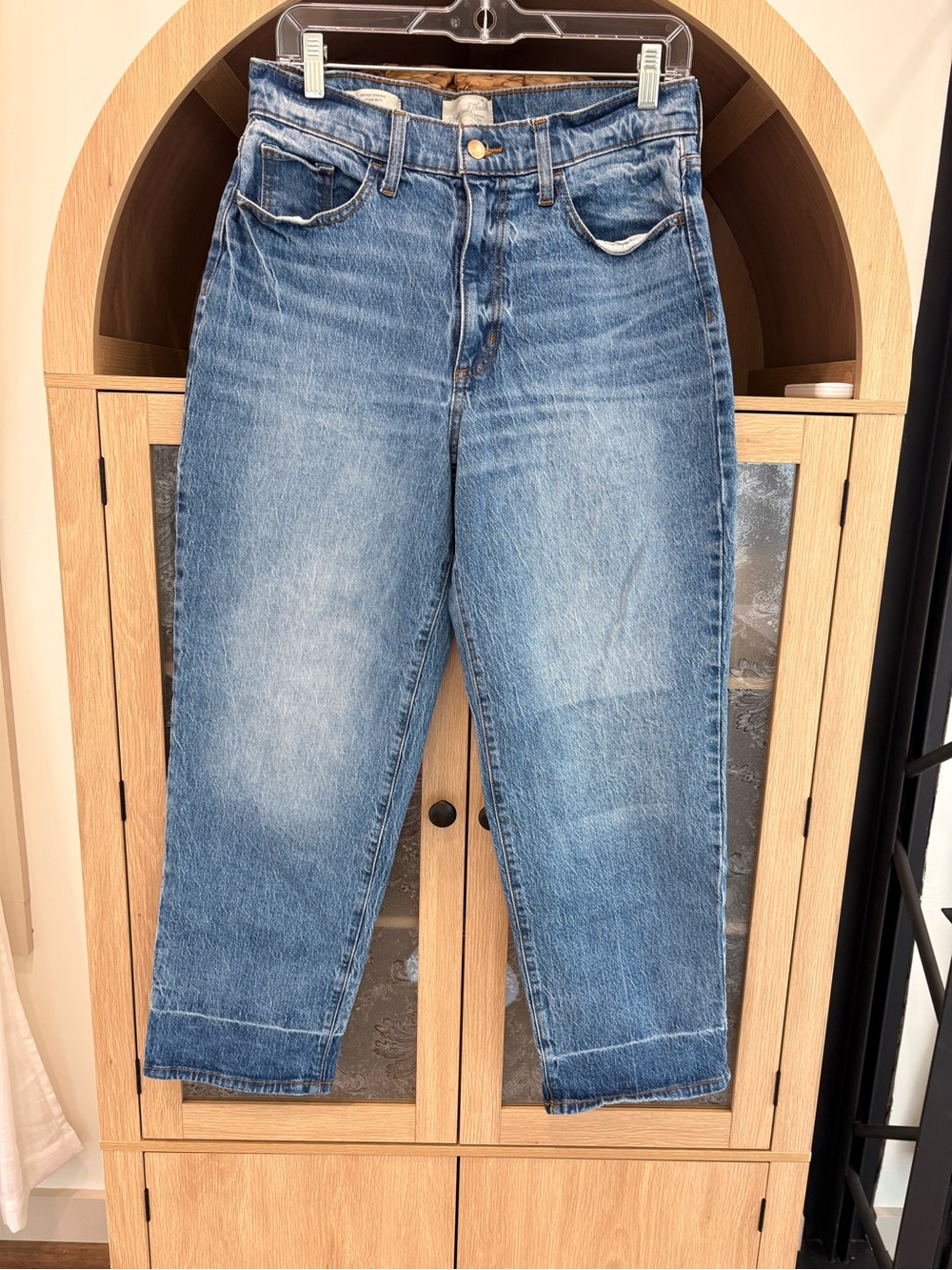 Universal Thread Women's Straight Leg Jeans in Light Blue Wash